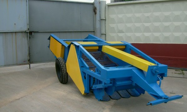 Картофелекопатель КСТ-1.4 полунавесной для уборки картофеля на грядах