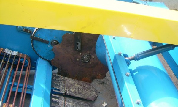 Картофелекопатель КСТ-1.4 полунавесной для уборки картофеля на грядах