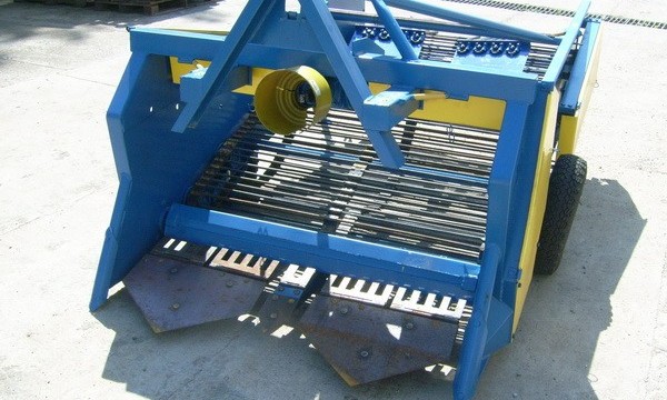 Картофелекопатель навесной двухрядный КТН-2ВМ Картофелекопатель навесной двухрядный КТН-2ВМ