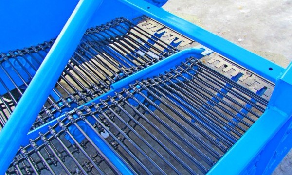 Картофелекопатель навесной двухрядный КТН-2ВМ-02 Картофелекопатель навесной двухрядный КТН-2ВМ-02