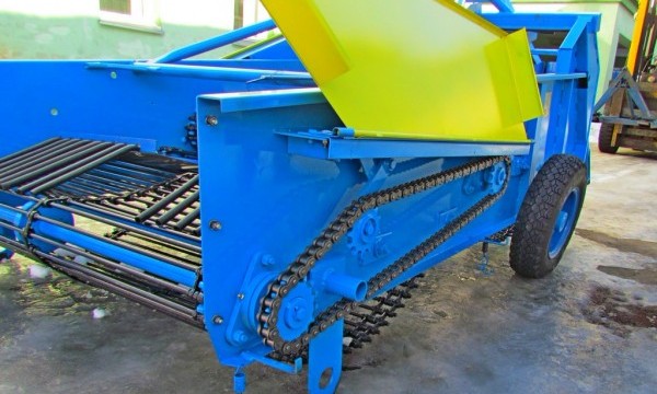 Картофелекопатель навесной двухрядный КТН-2ВМ-02 Картофелекопатель навесной двухрядный КТН-2ВМ-02