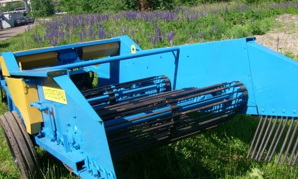 Картофелекопатель полунавесной двухрядный КСТ-1,4М Картофелекопатель полунавесной двухрядный КСТ-1,4М