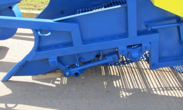 Картофелекопатель КСТ-1,4М-02 с активными лемехами Картофелекопатель КСТ-1,4М-02 с активными лемехами