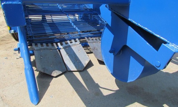 Картофелекопатель КСТ-1,4М-02 с активными лемехами Картофелекопатель КСТ-1,4М-02 с активными лемехами