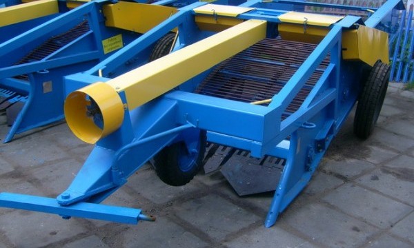 Картофелекопатель полунавесной двухрядный КСТ-1,4М Картофелекопатель полунавесной двухрядный КСТ-1,4М